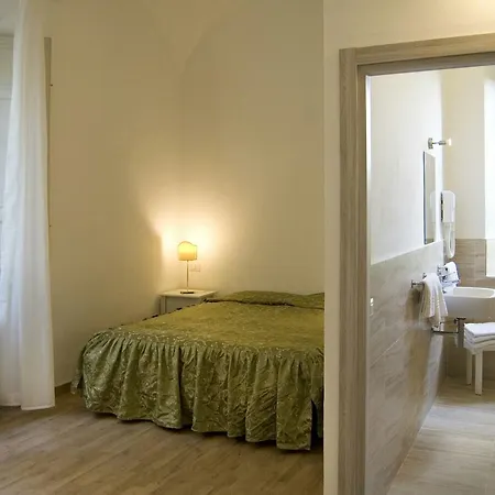 Alojamento de Acomodação e Pequeno-almoço Relais La Corte Dei Cavalieri 2*