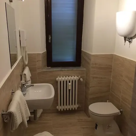 Alojamento de Acomodação e Pequeno-almoço Relais La Corte Dei Cavalieri 2*